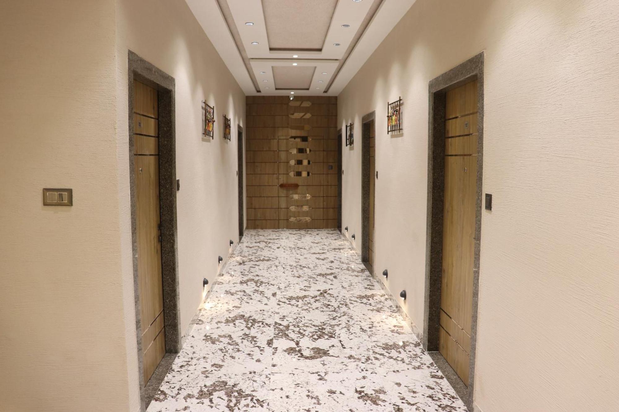 Shivanta Hotel& Resorts Jhunjhunūn エクステリア 写真